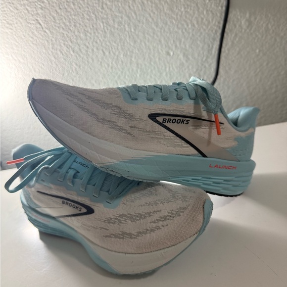 Brooks launch 11 Women's Athletic Shoes - White and Light Blue - Picture 3 of 10